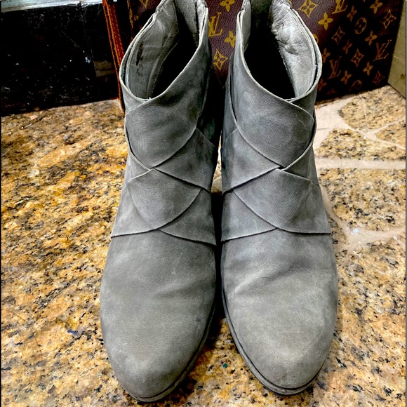 Eileen Fisher gray suede ankle boot - Picture 1 of 6
